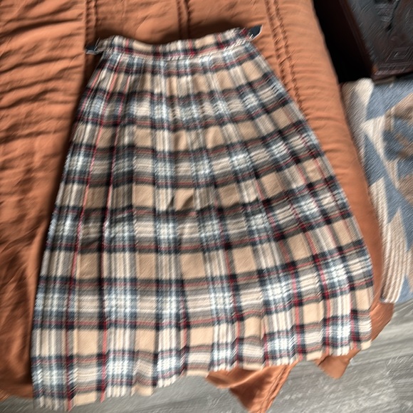 Vintage Women’s Plaid kilt from Scotland - Picture 3 of 3